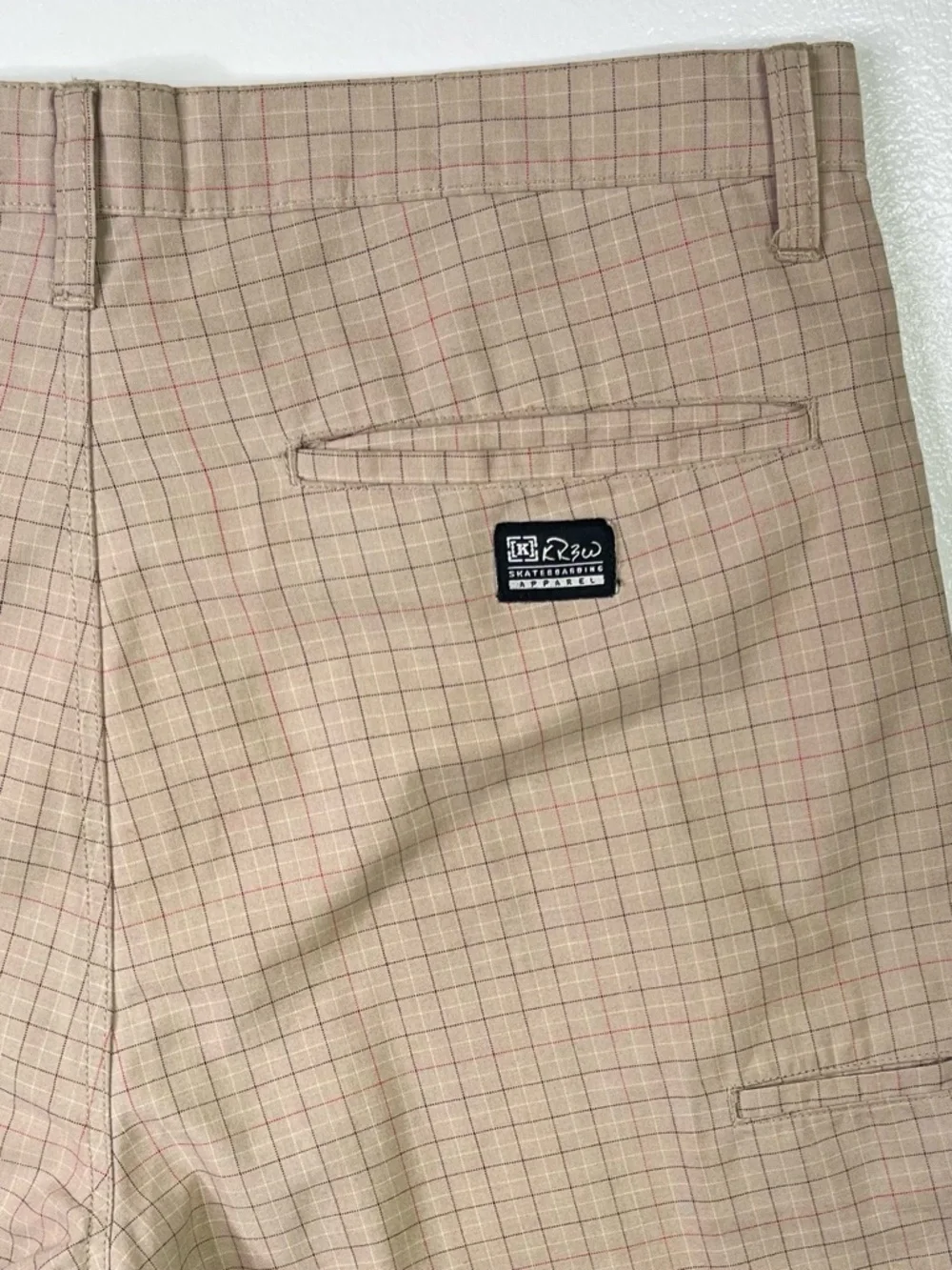 Vintage KR3W Laredo Tan Grid Plaid Skateboard Shorts Y2K Graffiti Lining Size 32